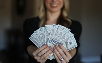Jak zarabiać 15 tysięcy miesięcznie? Jak zarabiać 15 tysięcy miesięcznie?
