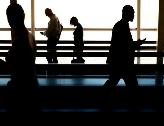 Na czym polega grupowanie stanowisk pracy?