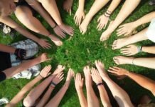 Dlaczego warto współpracować z innymi w czasie wykonywania zadań? Dlaczego warto współpracować z innymi w czasie wykonywania zadań?