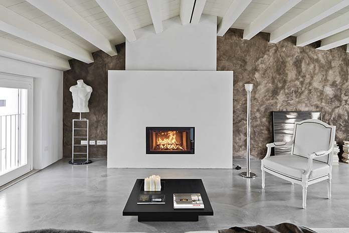 Białe drzwiczki kominowe